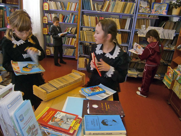 Library урок. Школьная библиотека. Картотека в библиотеке. Школьная библиотека СССР. Школьные библиотеки уроки.